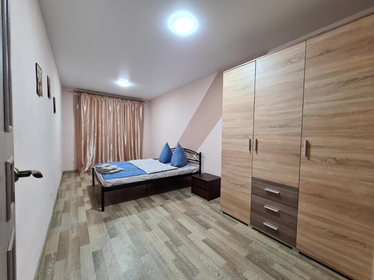 3-Room Apartment Near Inturist On Sobornyi Avenue 156, By Grandhome Zaporizhia Екстериор снимка
