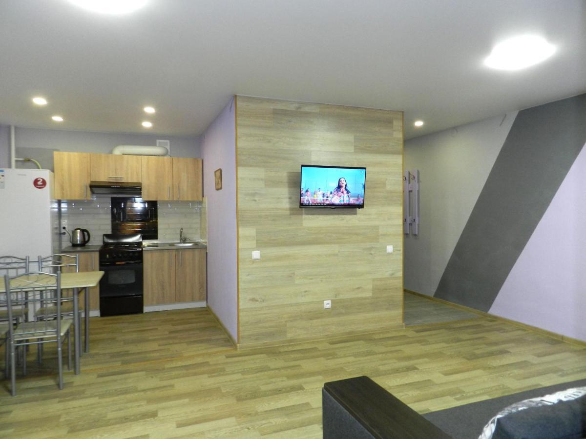 3-Room Apartment Near Inturist On Sobornyi Avenue 156, By Grandhome Zaporizhia Екстериор снимка