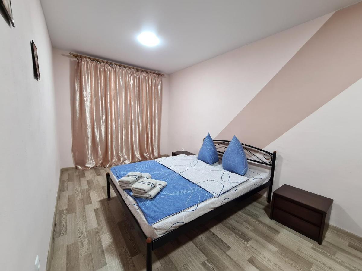 3-Room Apartment Near Inturist On Sobornyi Avenue 156, By Grandhome Zaporizhia Екстериор снимка