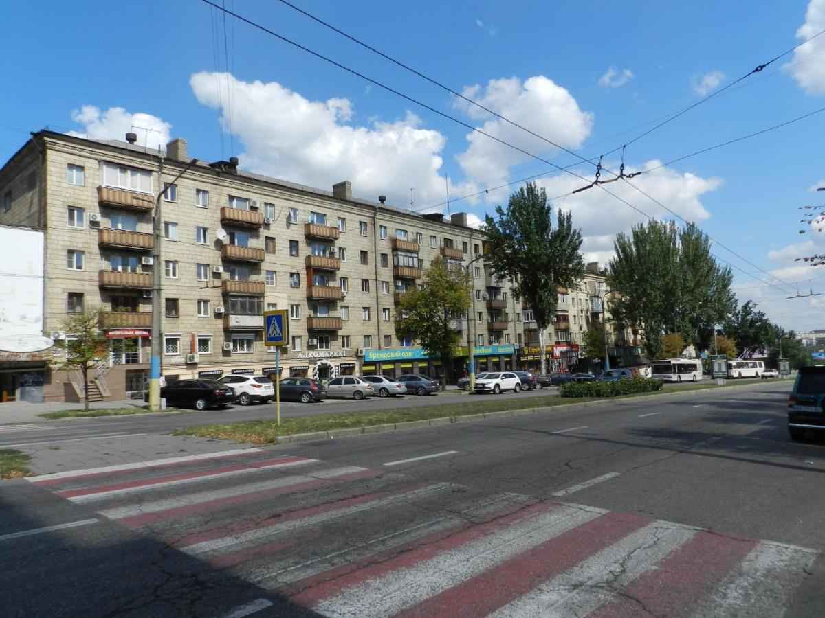 3-Room Apartment Near Inturist On Sobornyi Avenue 156, By Grandhome Zaporizhia Екстериор снимка