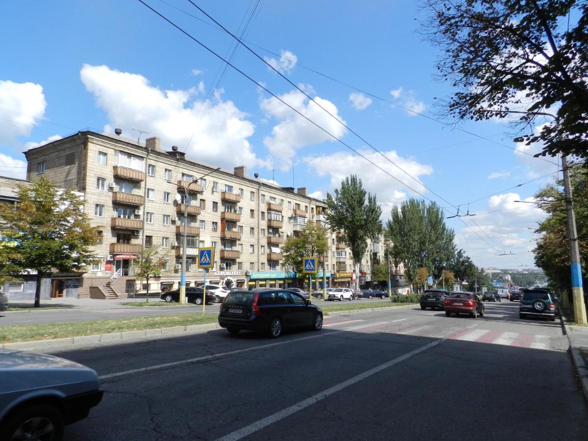 3-Room Apartment Near Inturist On Sobornyi Avenue 156, By Grandhome Zaporizhia Екстериор снимка
